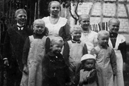 Georg und Elise mit Kindern