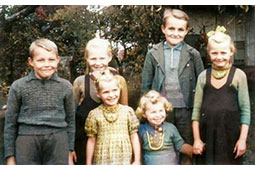 Kinder 1946